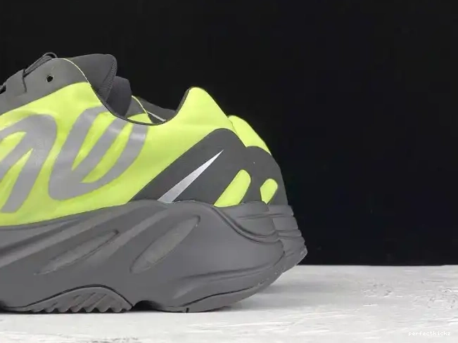MNVN Boost Yeezy Adidas FY3727 Phosphor 700 0530